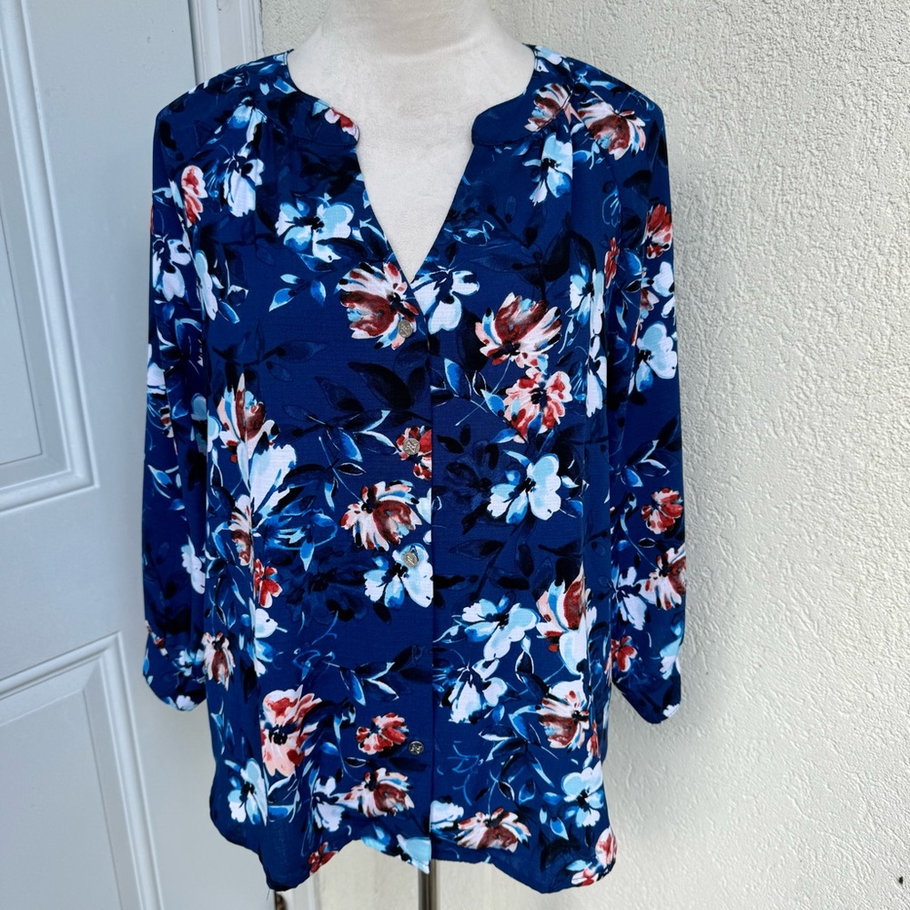 ADRIENNE VITTADINI.Multicolored Navy floral Top.Long sleeves.Collarless. V-neck.